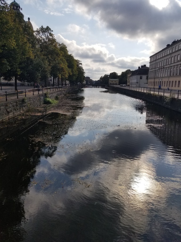 A river with the sun and clouds reflecting in the water | Fyrisån, the small river that flows through Uppsala | Tourism in Scandinavia on World Tourism Day